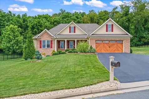 105 Stonecrest Avenue Waynesboro VA 22980