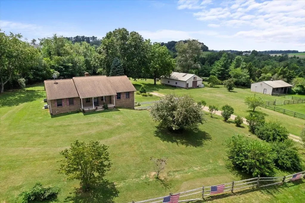 47 Lofton Road Raphine VA 24472