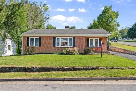 727 Cherry Hill Drive Staunton VA 24401