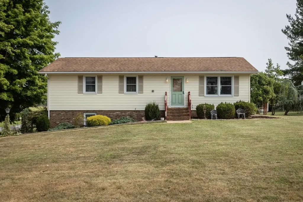 68 Cary Street Grottoes VA 24441