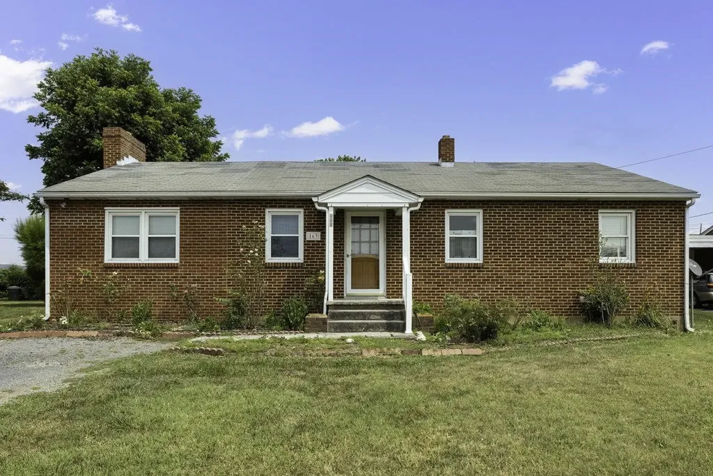 163 3rd Street Broadway VA 22815