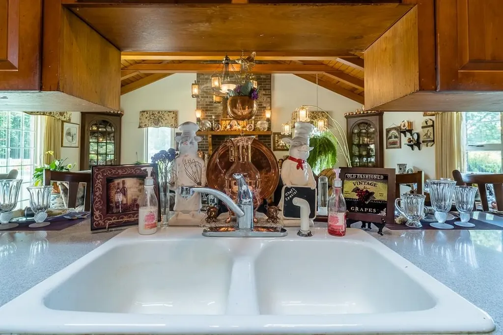 8217 South East Side Highway Elkton VA 22827