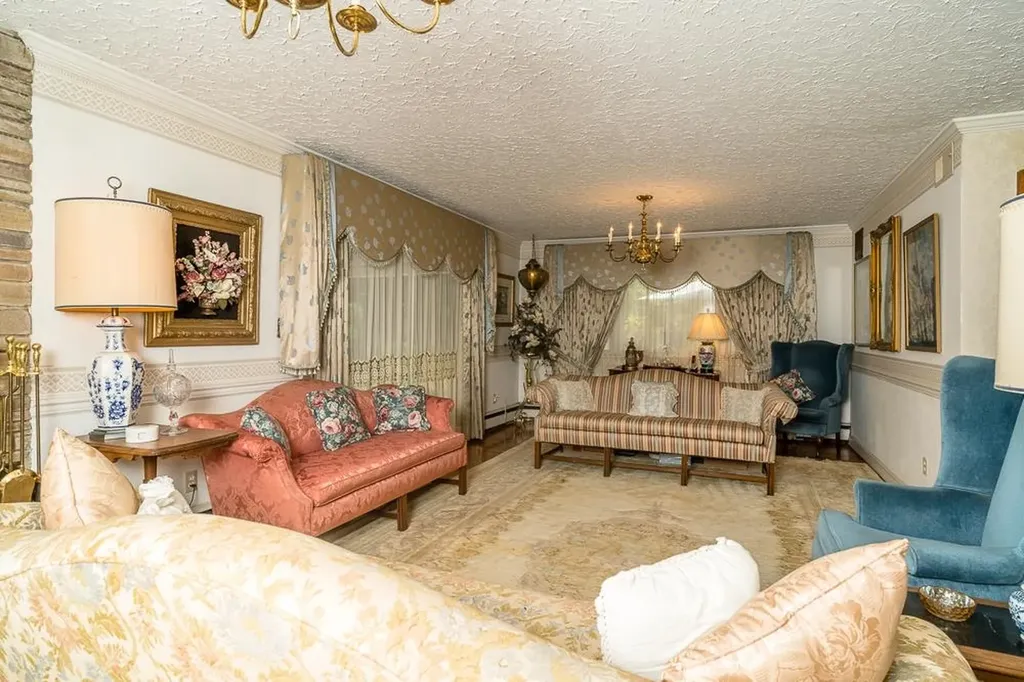 8217 South East Side Highway Elkton VA 22827