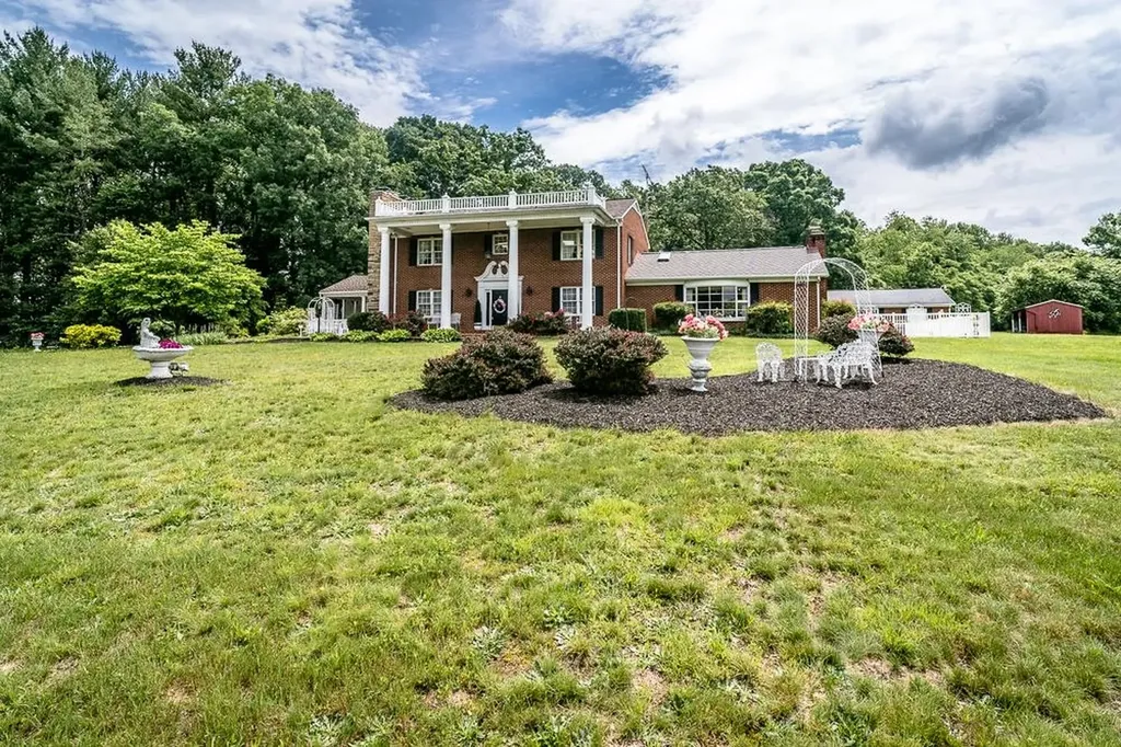 8217 South East Side Highway Elkton VA 22827