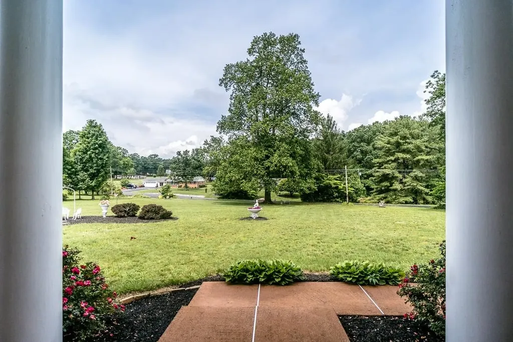 8217 South East Side Highway Elkton VA 22827