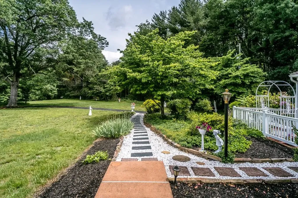 8217 South East Side Highway Elkton VA 22827