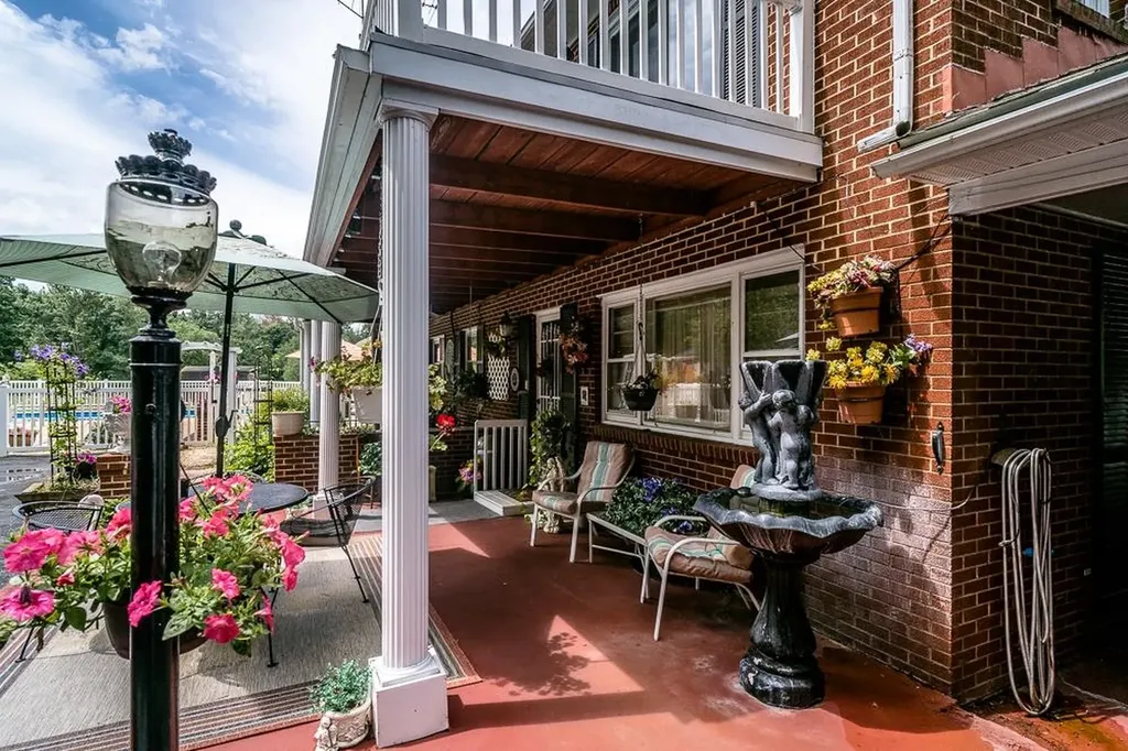 8217 South East Side Highway Elkton VA 22827