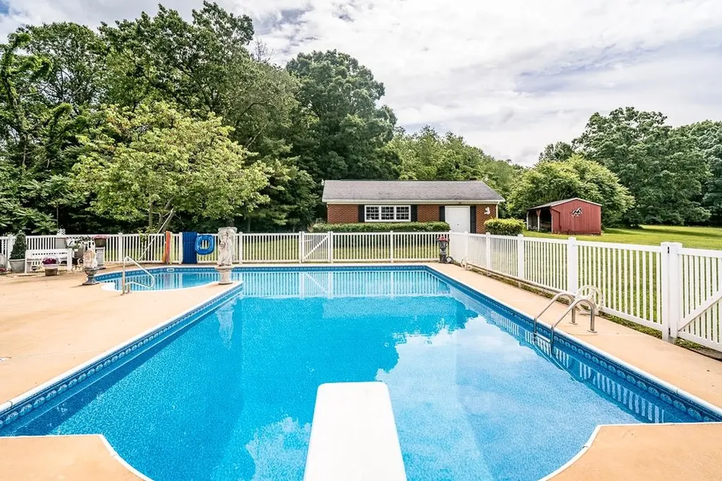 8217 South East Side Highway Elkton VA 22827