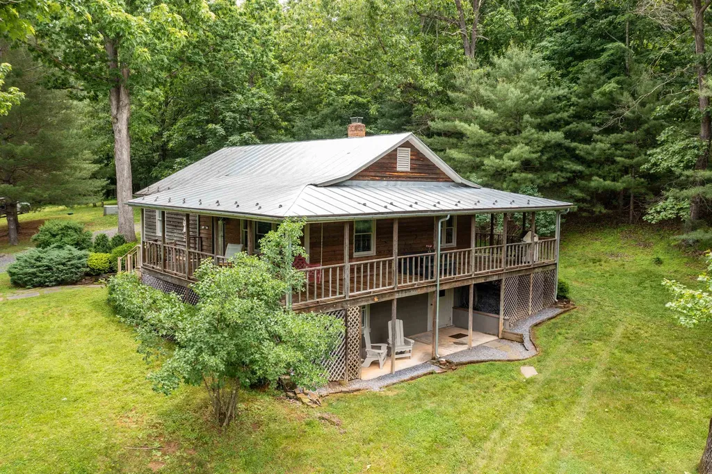 261 Kellwood Lane Staunton VA 24401