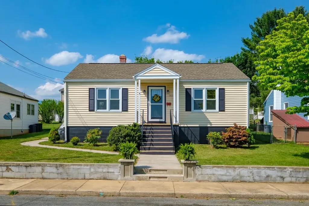 1611 Pierce Street Staunton VA 24401
