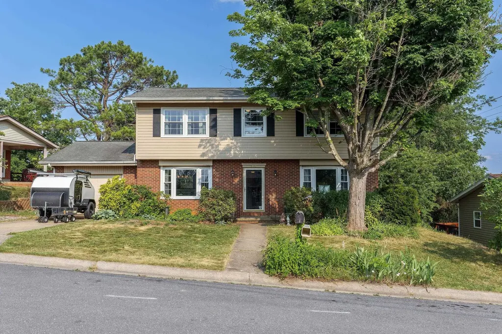 1412 Pleasant View Street Staunton VA 24401