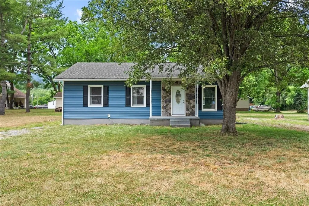 332 Long Avenue Shenandoah VA 22849
