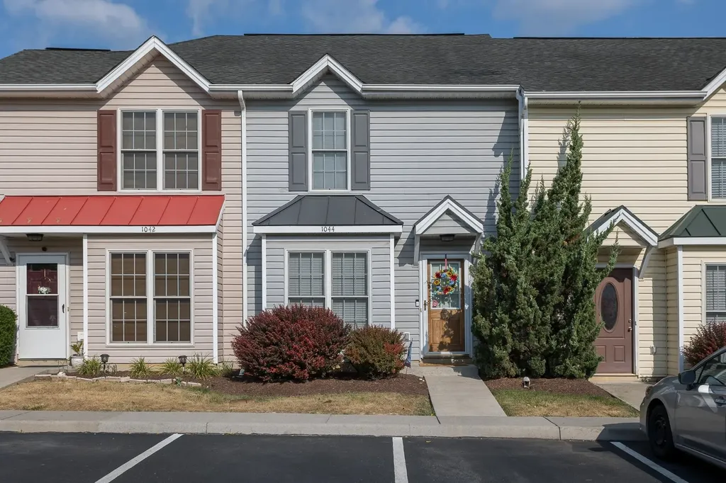 1044 Alexander Hamilton Lane Harrisonburg VA 22802