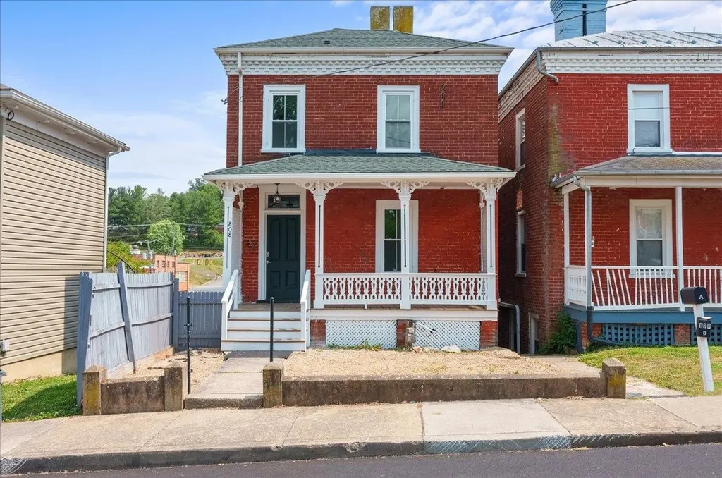 808 Maple Street Staunton VA 24401