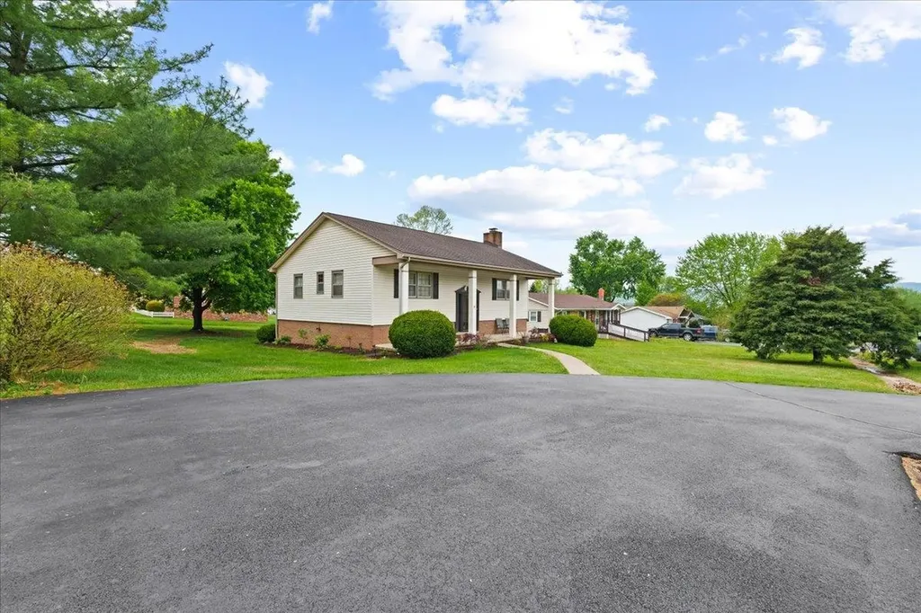 278 4th Street Broadway VA 22815
