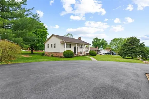 278 4th Street Broadway VA 22815