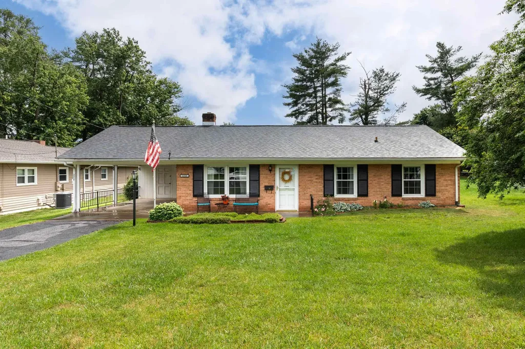 2310 Cortland Street Waynesboro VA 22980