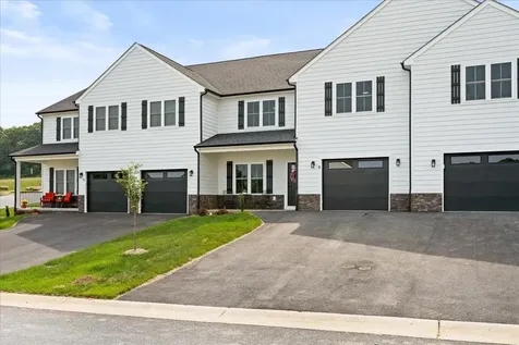 8 Ashwood Lane Staunton VA 24401