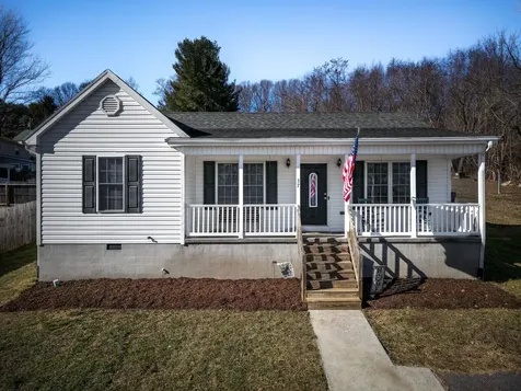 37 Fleetwood Road Staunton VA 24401