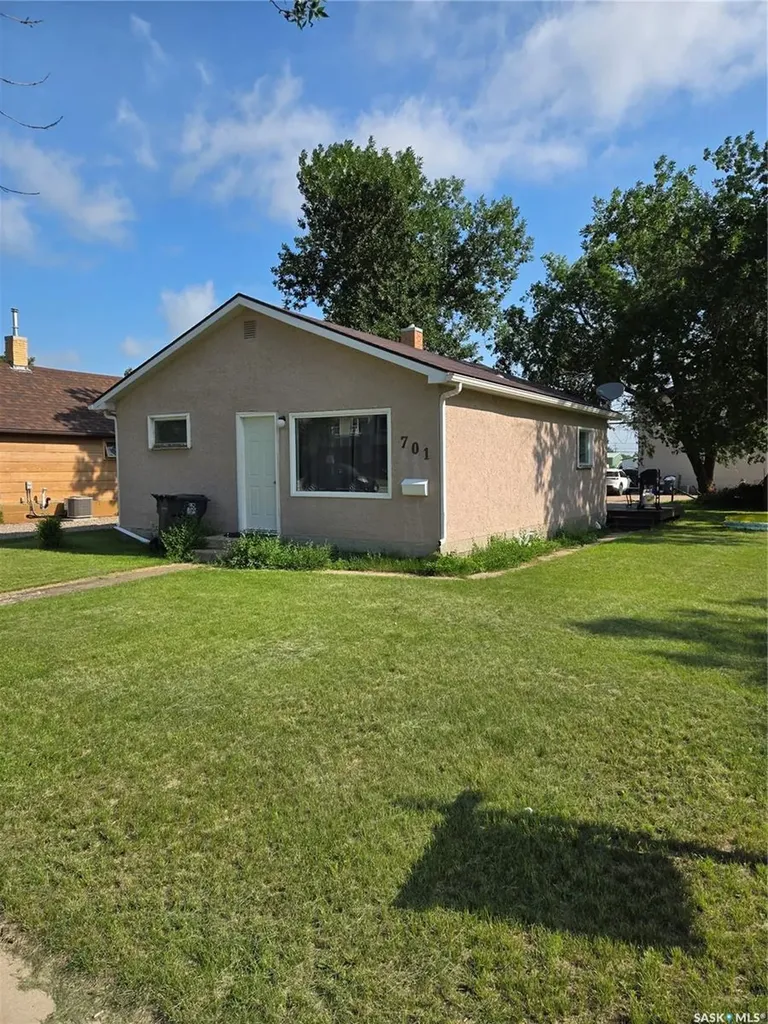 701 3rd Street Estevan SK S4A 0P7