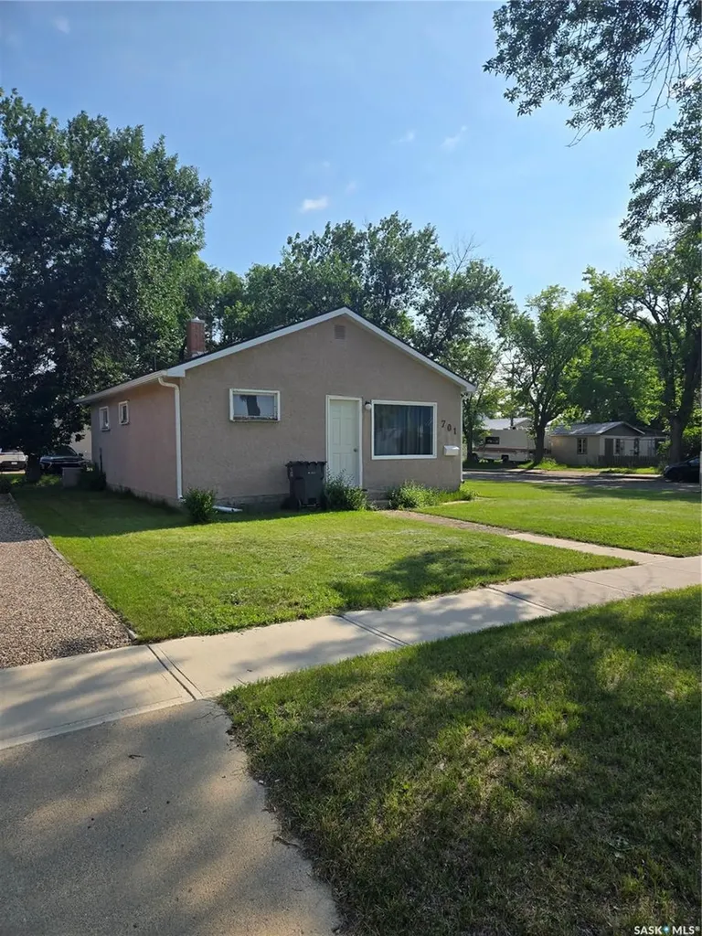 701 3rd Street Estevan SK S4A 0P7