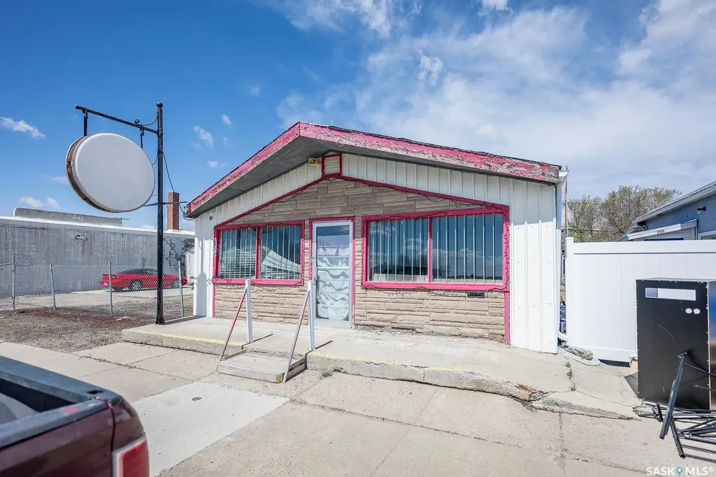254 Railway Avenue Southey SK S0G 4P0