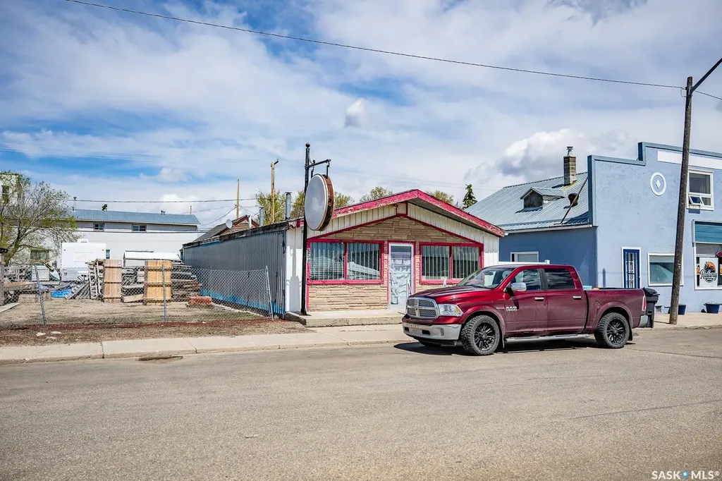 254 Railway Avenue Southey SK S0G 4P0