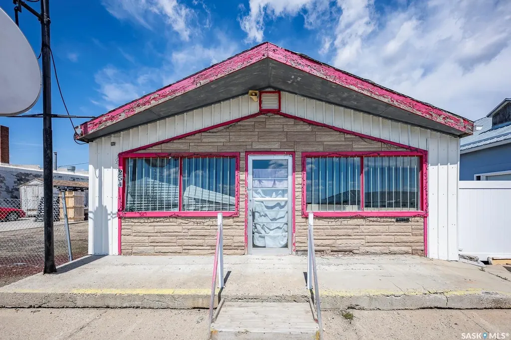 254 Railway Avenue Southey SK S0G 4P0