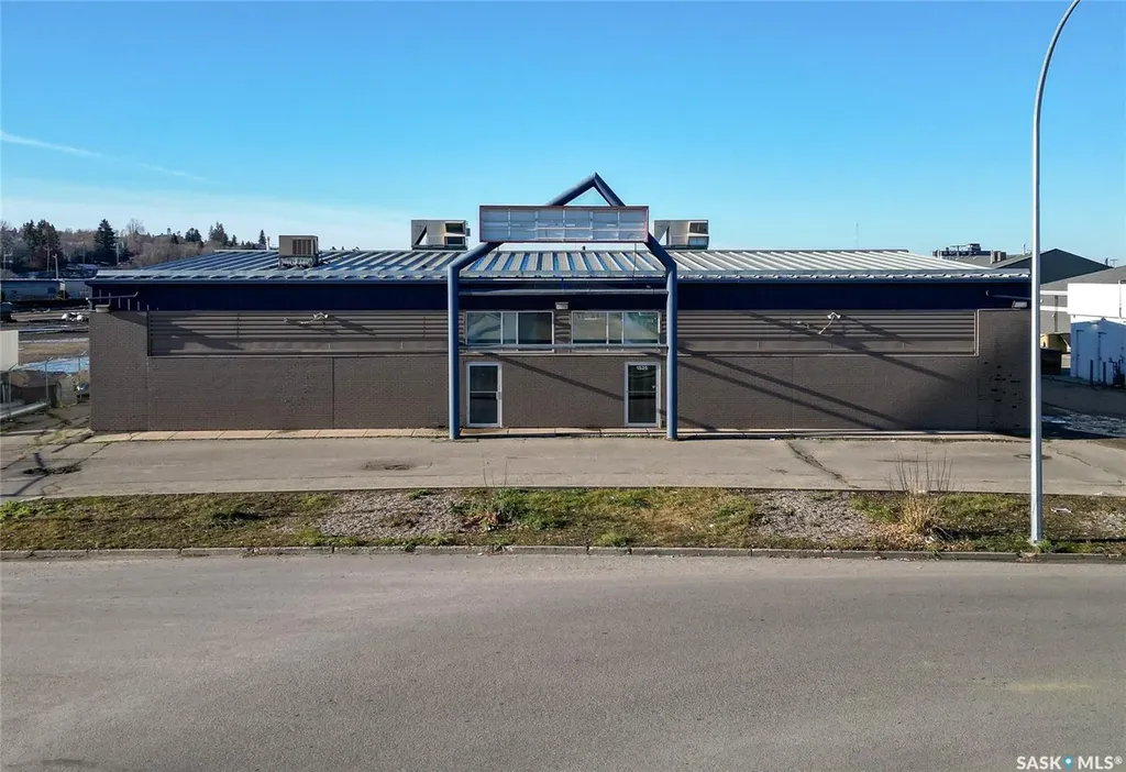 1525 5th Avenue E Prince Albert SK S6V 7Z5