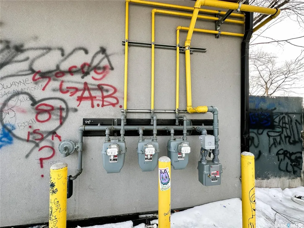 1202 22nd Street W Saskatoon SK S7M 0S7