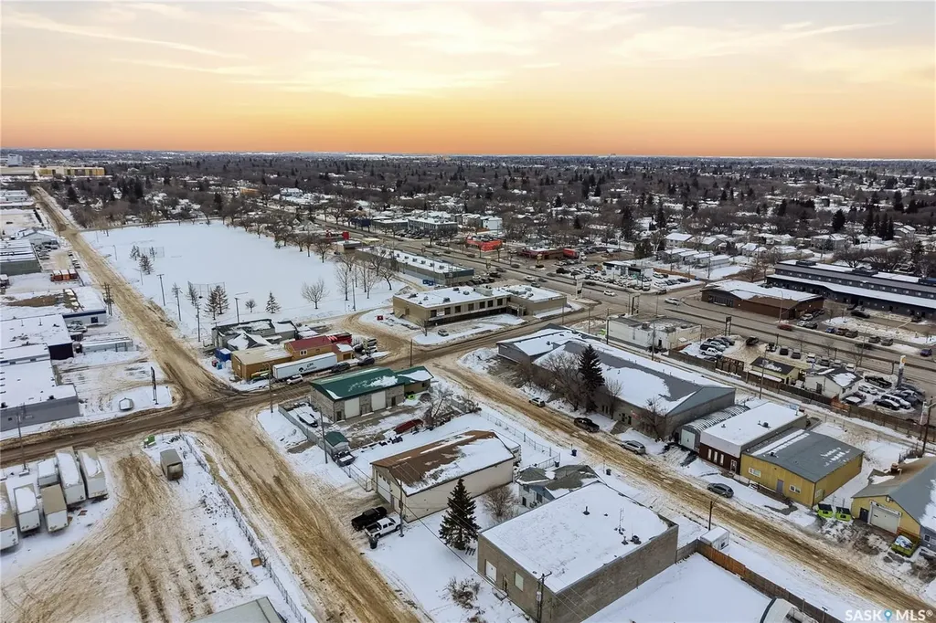 1710 Saskatchewan Avenue Saskatoon SK S7K 1P8