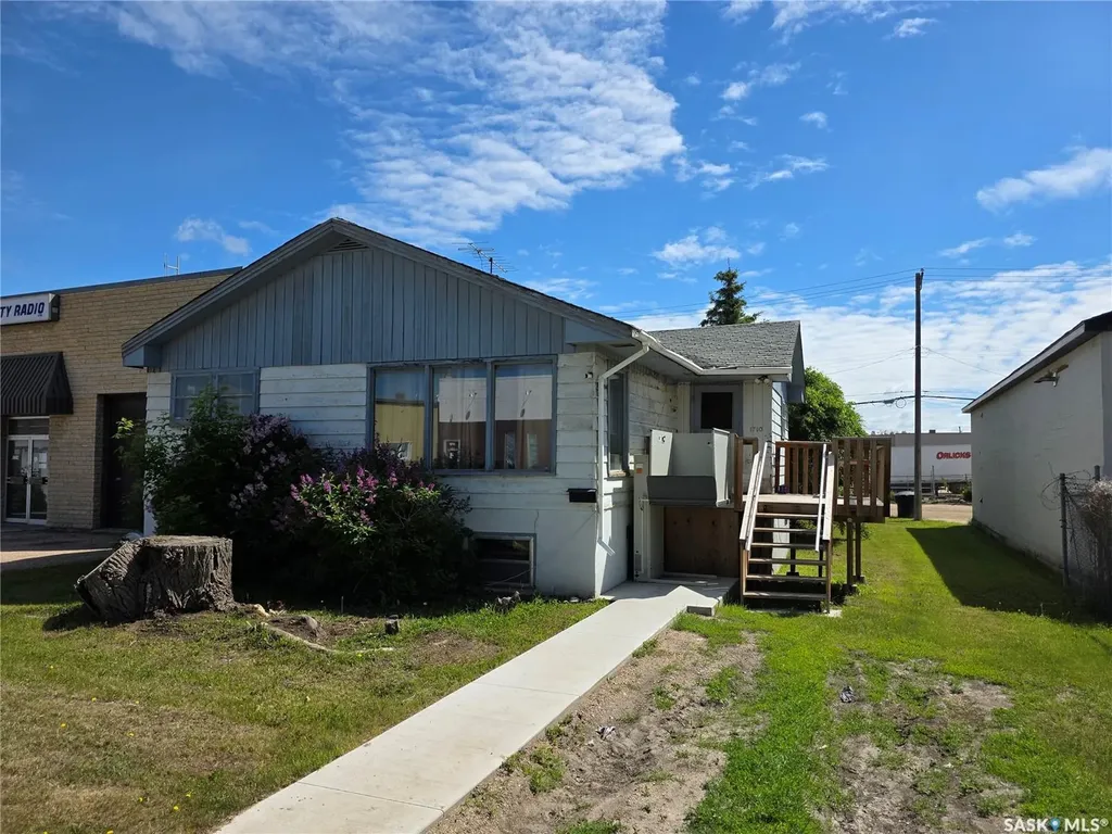1710 Saskatchewan Avenue Saskatoon SK S7K 1P8
