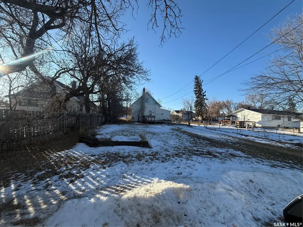 421 3rd Avenue E Assiniboia SK S0H 0B0