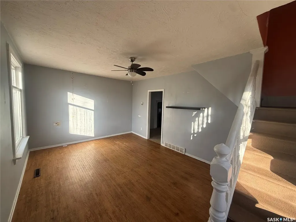 421 3rd Avenue E Assiniboia SK S0H 0B0