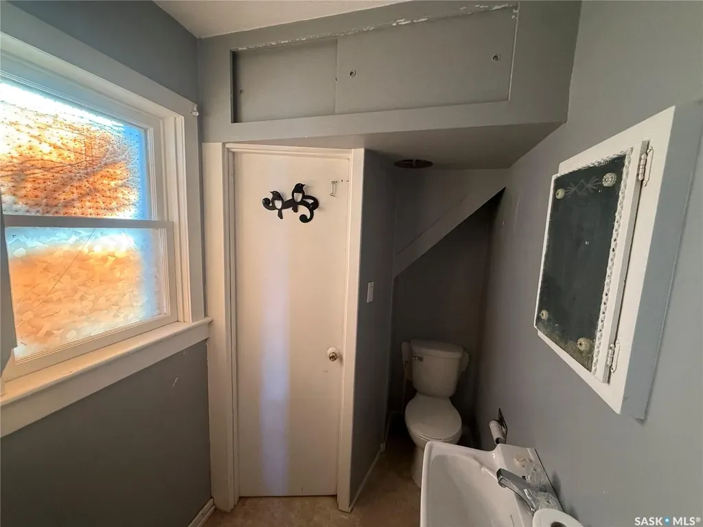 421 3rd Avenue E Assiniboia SK S0H 0B0