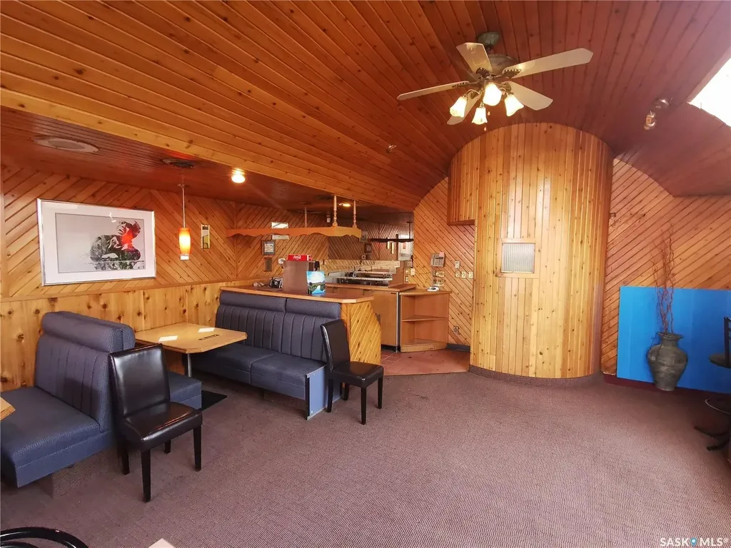 1213 7th Avenue N Saskatoon SK S7K 2W1