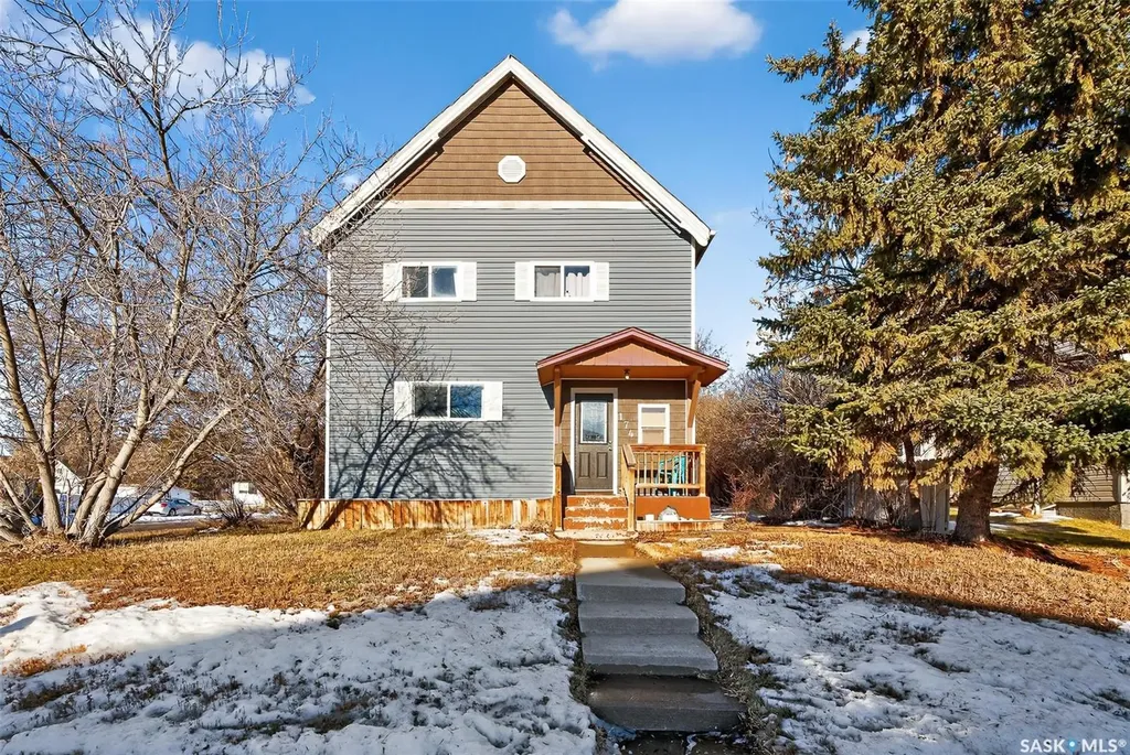 174 Ominica Street W Moose Jaw SK S6H 1X2