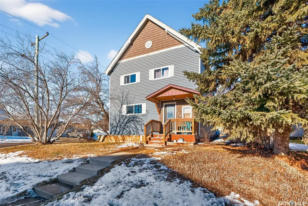 174 Ominica Street W Moose Jaw SK S6H 1X2