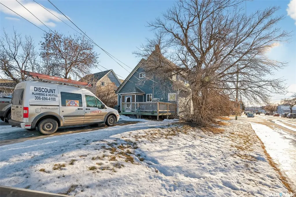 174 Ominica Street W Moose Jaw SK S6H 1X2