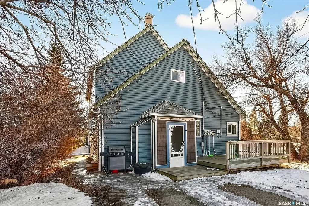 174 Ominica Street W Moose Jaw SK S6H 1X2