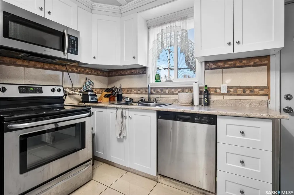 174 Ominica Street W Moose Jaw SK S6H 1X2