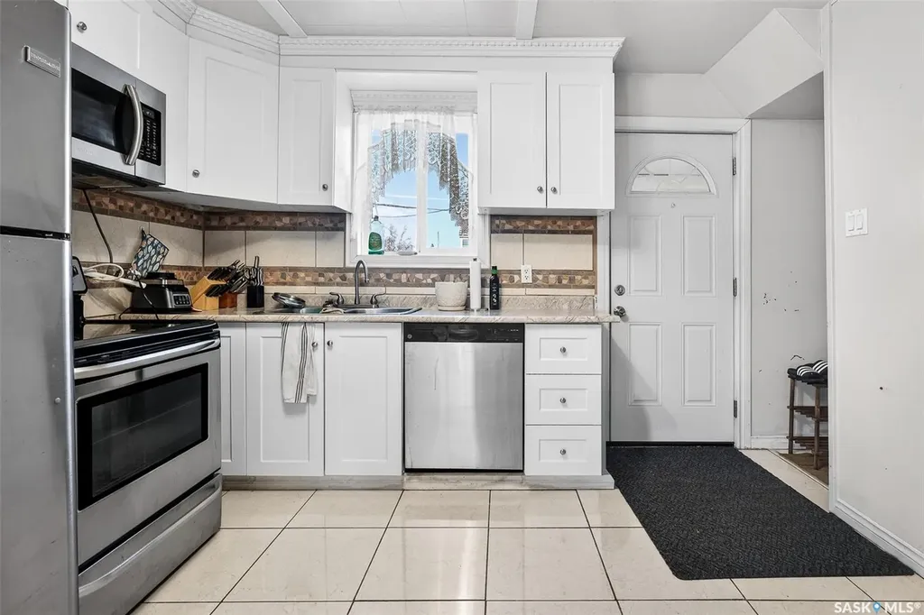 174 Ominica Street W Moose Jaw SK S6H 1X2