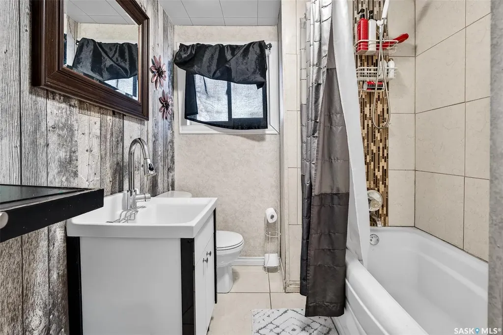 174 Ominica Street W Moose Jaw SK S6H 1X2