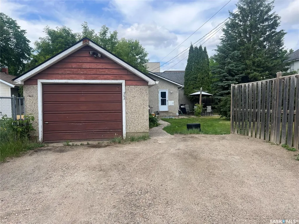 565 15th Street W Prince Albert SK S6V 3R3
