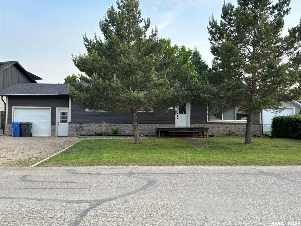 845 Prospect Avenue Oxbow SK S0C 2B0