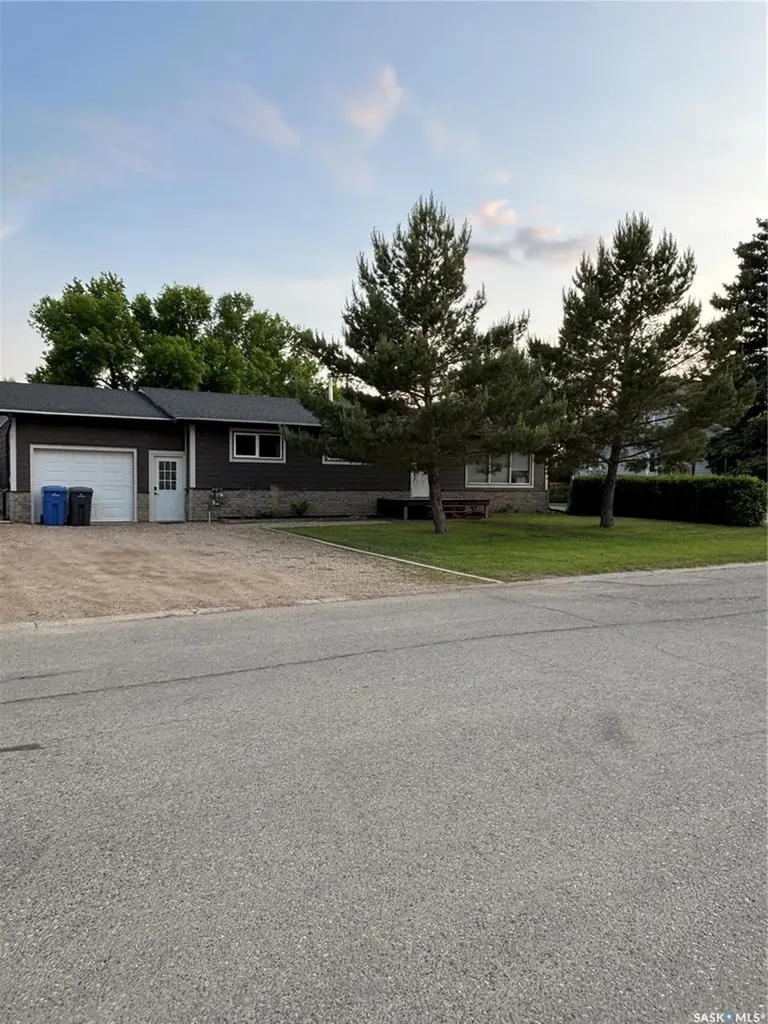 845 Prospect Avenue Oxbow SK S0C 2B0