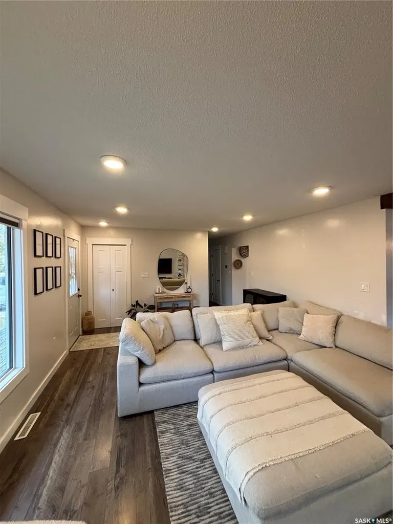 845 Prospect Avenue Oxbow SK S0C 2B0