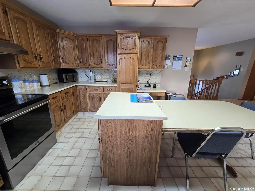 903 Assiniboia Avenue Grenfell SK S0G 2B0