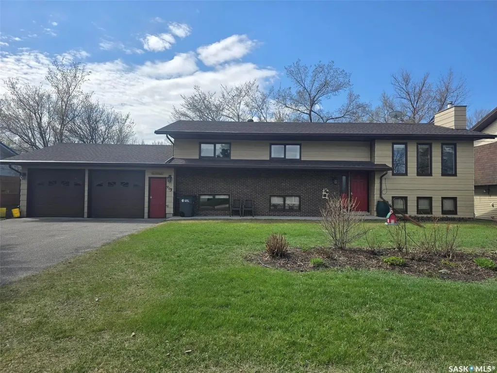 903 Assiniboia Avenue Grenfell SK S0G 2B0