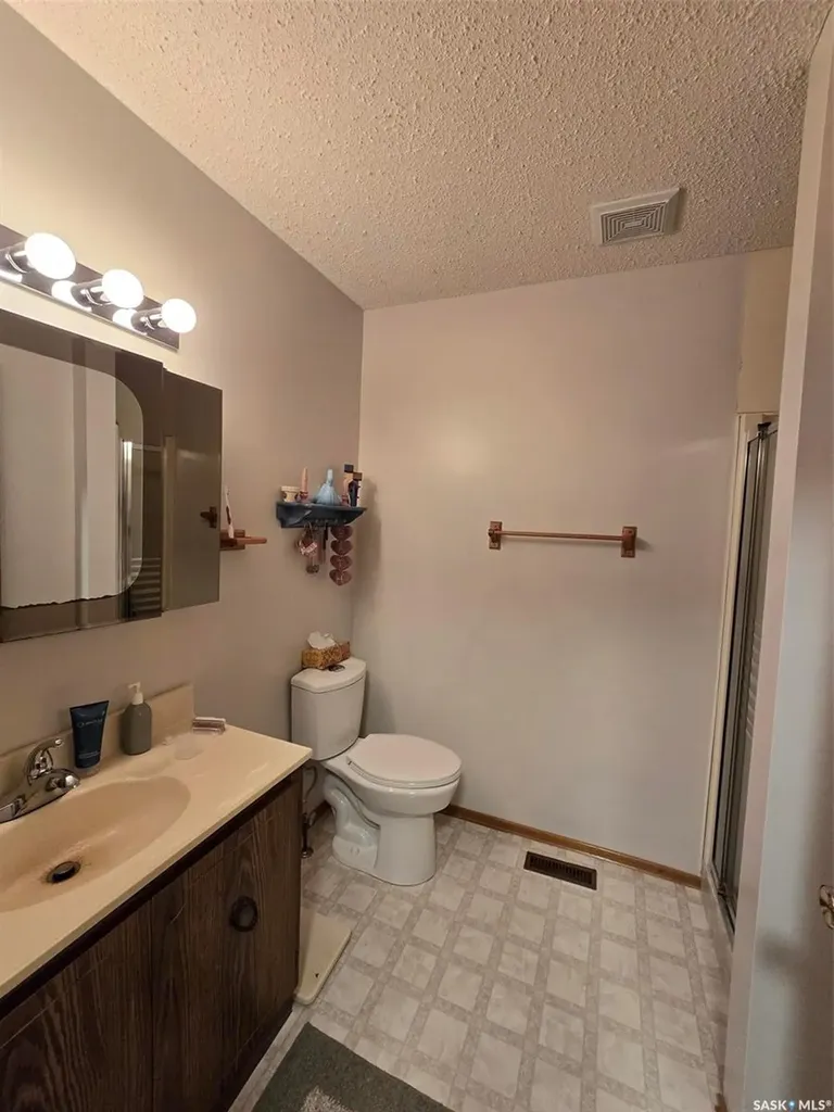 903 Assiniboia Avenue Grenfell SK S0G 2B0